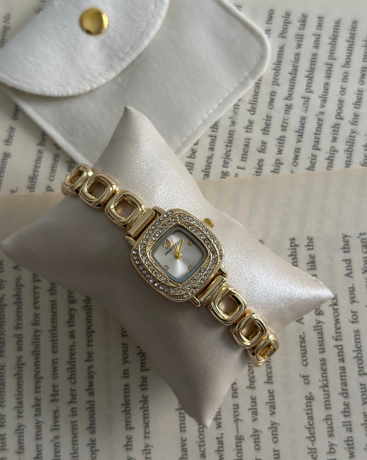 GARNET GRACE VINTAGE WATCH