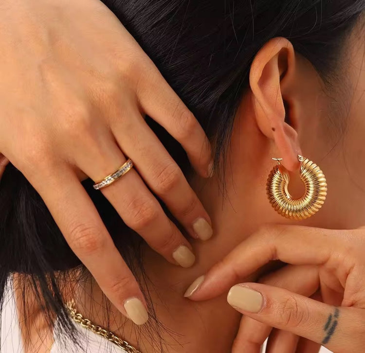 CALIE GOLDEN HOOPS
