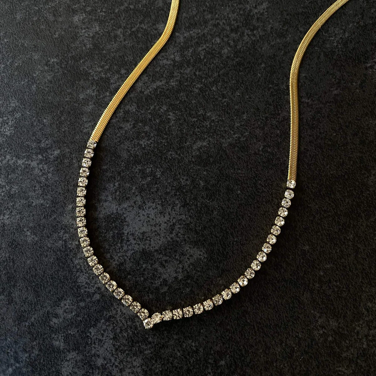 SNOWFLAKE-FRENCH-NECKLACE