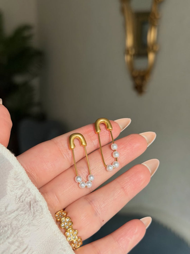 SAFETY-PIN-EARRINGS