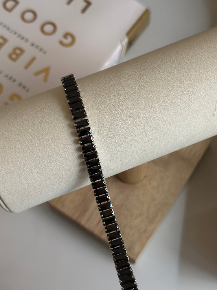 BLACK-TENNIS-BRACELET