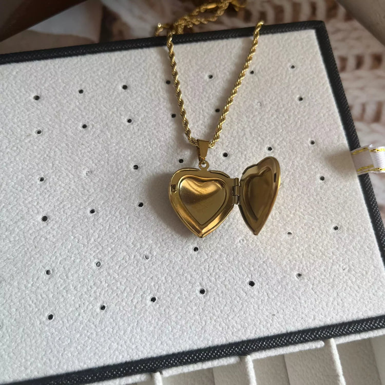 OPEN-HEART-NECKLACE