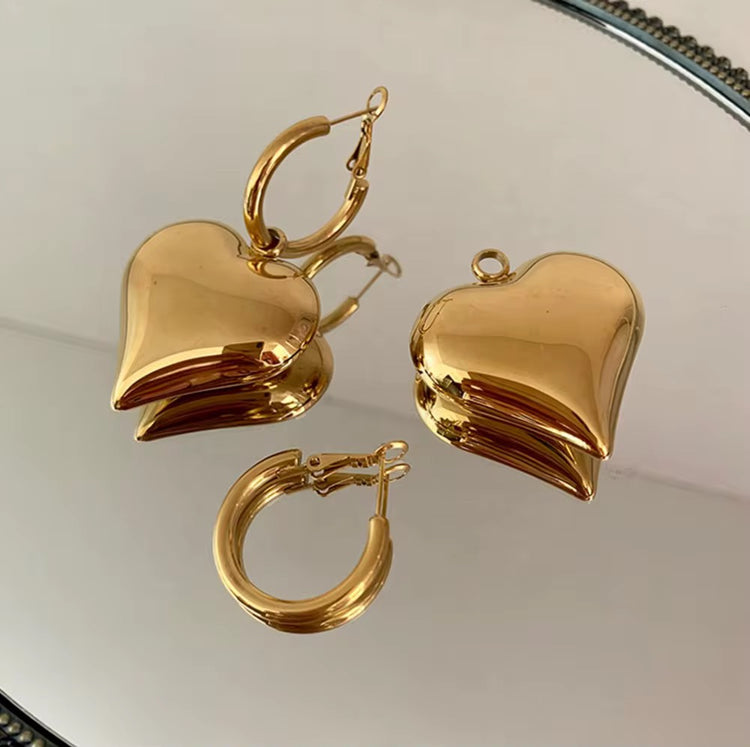 GOLDEN-HEART-EARRINGS