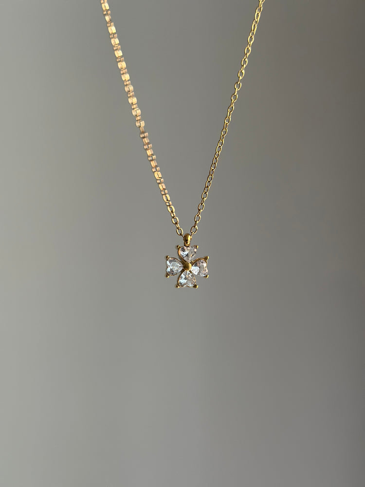 DIAMOND-CLOVER-NECKLACE