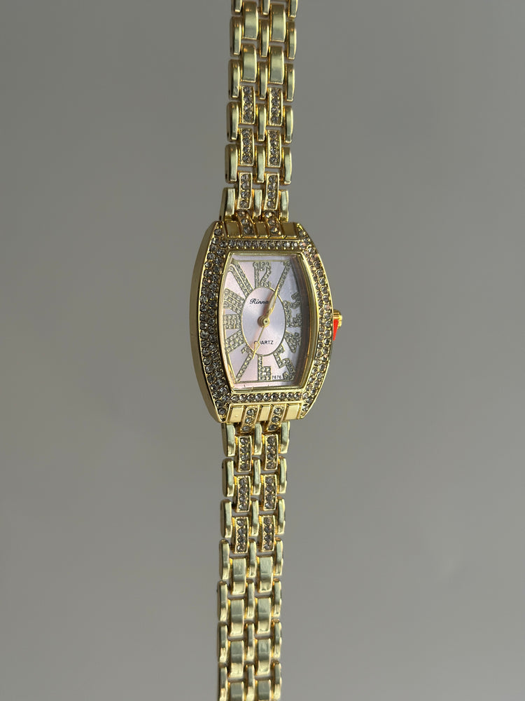 RICH GIRL VINTAGE WATCH ( PEACH DIAL)
