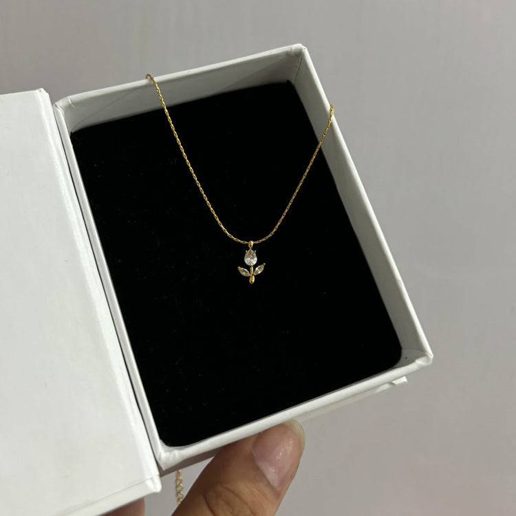 TULIP MINIMAL NECKLACE