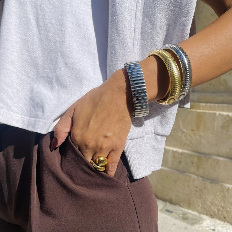 SILVER-STRECHABLE-BANGLE