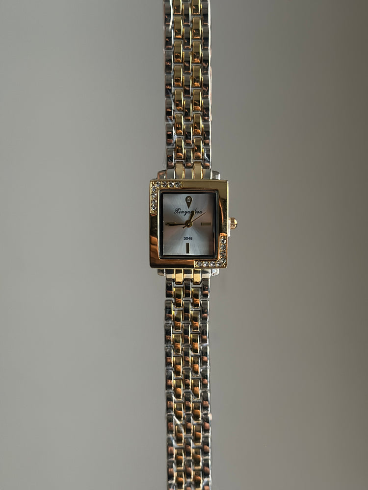 INAYA-PEARL-GLOW-VINTAGE-WATCH