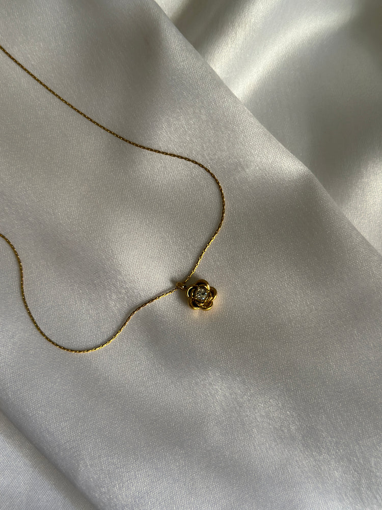 DIAMOND FLORA NECKLACE