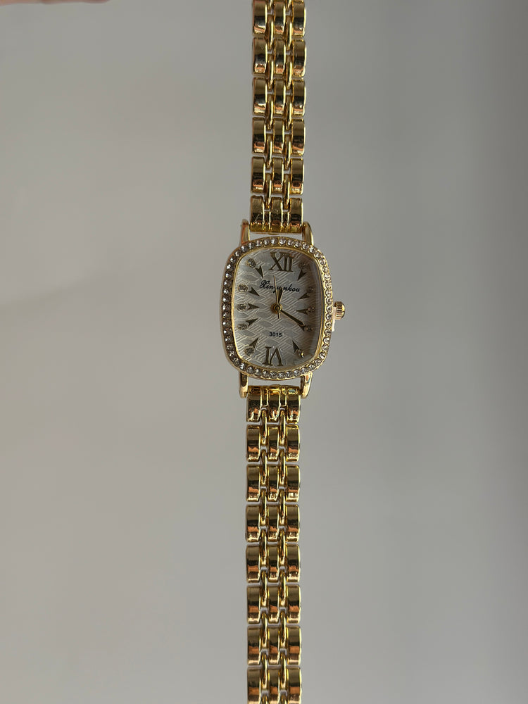ELIZABETH VINTAGE WATCH