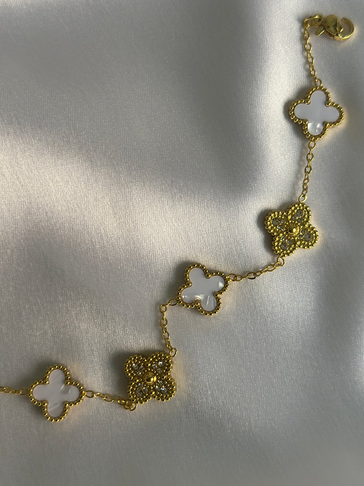 White-Clover-Diamond-Studded-Bracelet( Best-selling)