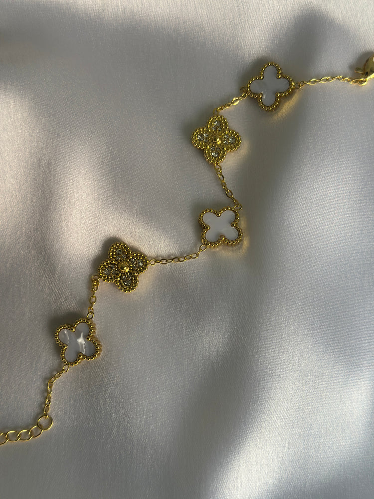 White-Clover-Diamond-Studded-Bracelet( Best-selling)