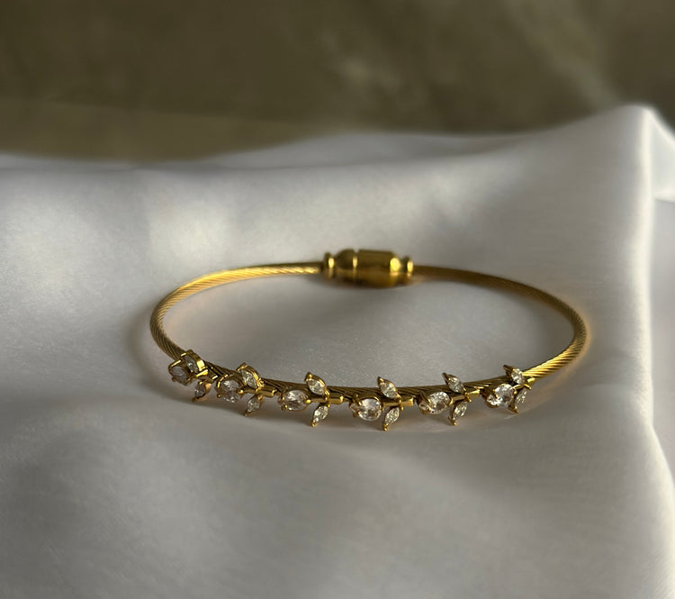 WHITE TULIP BRACELET