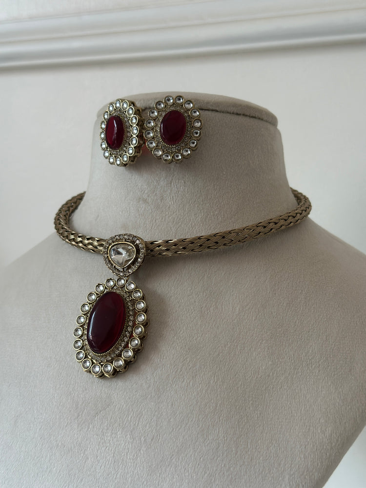 MALVIKA-NECKLACE-SET