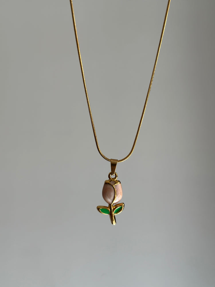 ROSE-NECKLACE