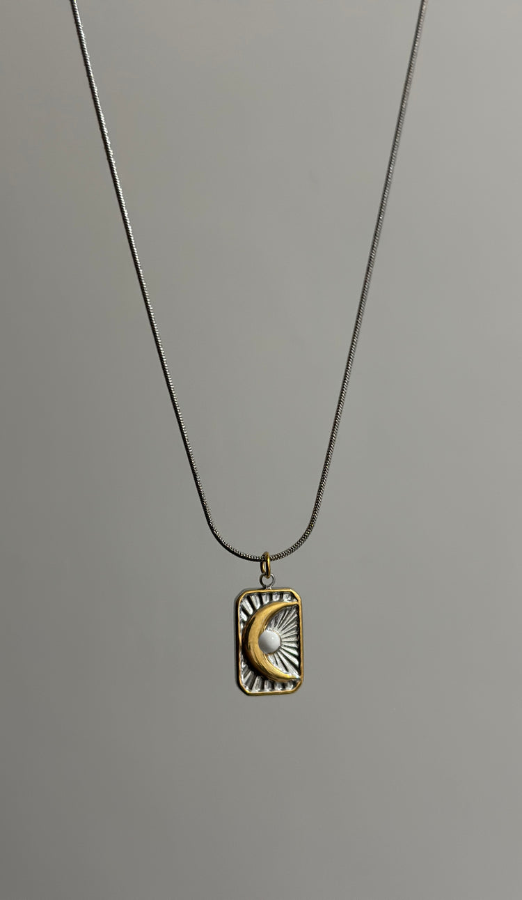 LUNAR-NECKLACE