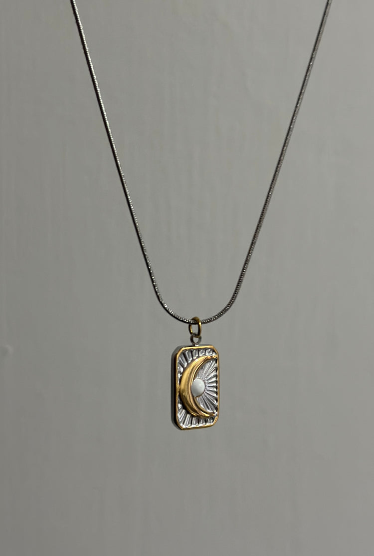 LUNAR-NECKLACE