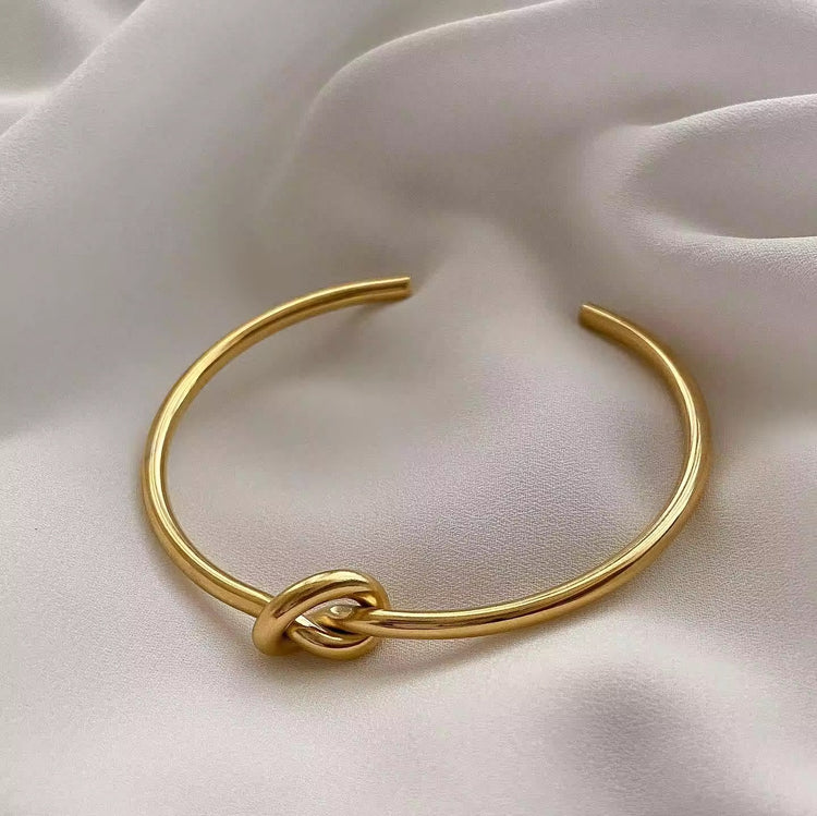 KNOT-CUFF