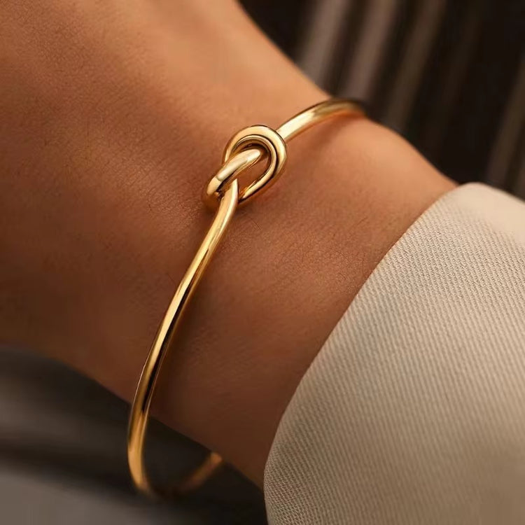 KNOT-CUFF