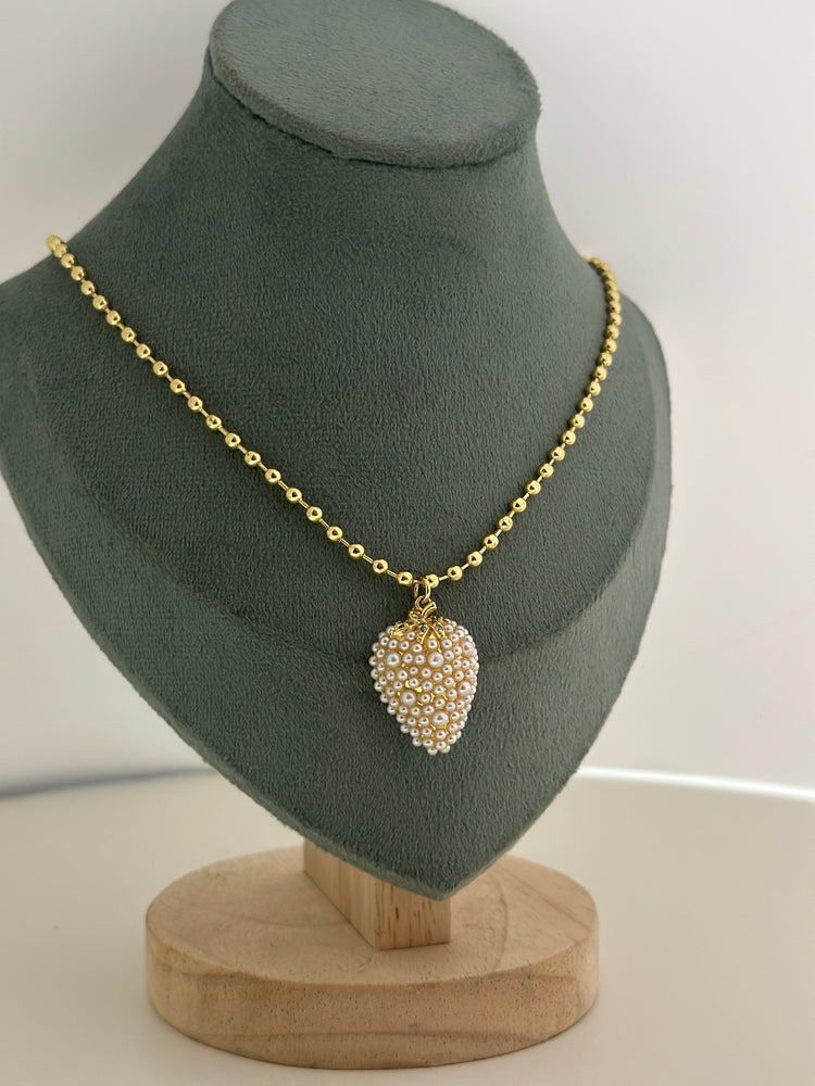 STRAWBERRY-WHITE-22K-GOLD-PLATED-NECKLACE