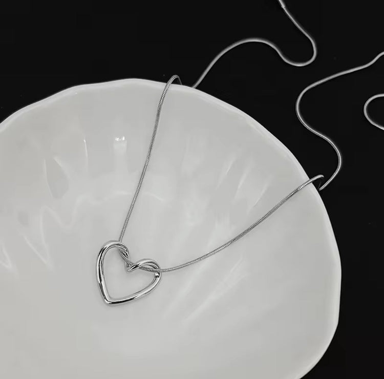 SERENE NECKLACE
