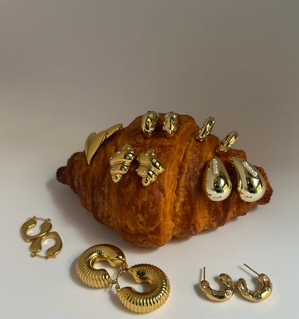 Say Goodbye to Tarnish: How Our Jewelry Stays Shiny Forever