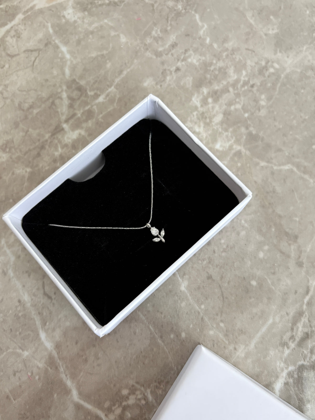 TULIP MINIMAL NECKLACE ( SILVER)