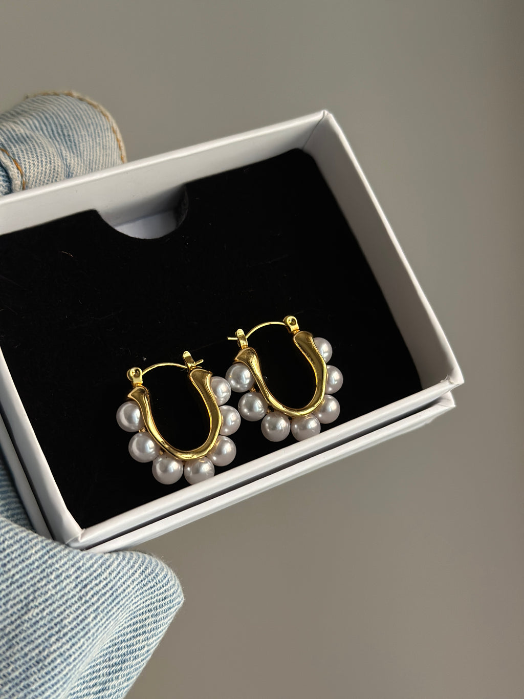 PEARL-ROUND-HOOPS