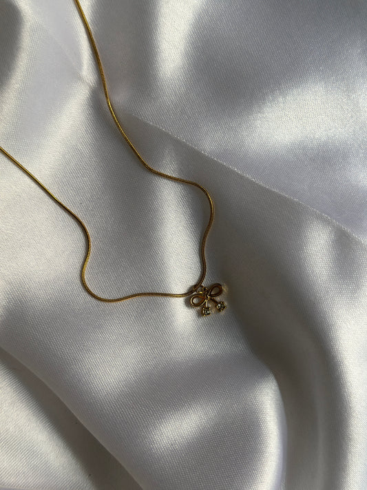 MINIMAL BOW NECKLACE