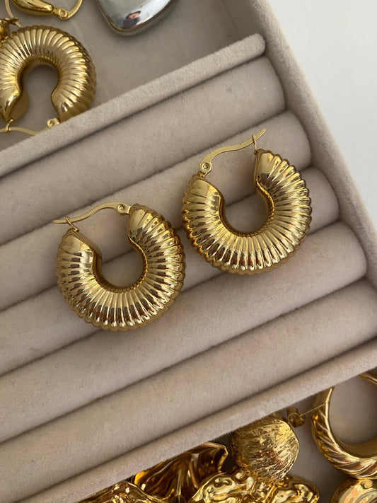 CALIE GOLDEN HOOPS