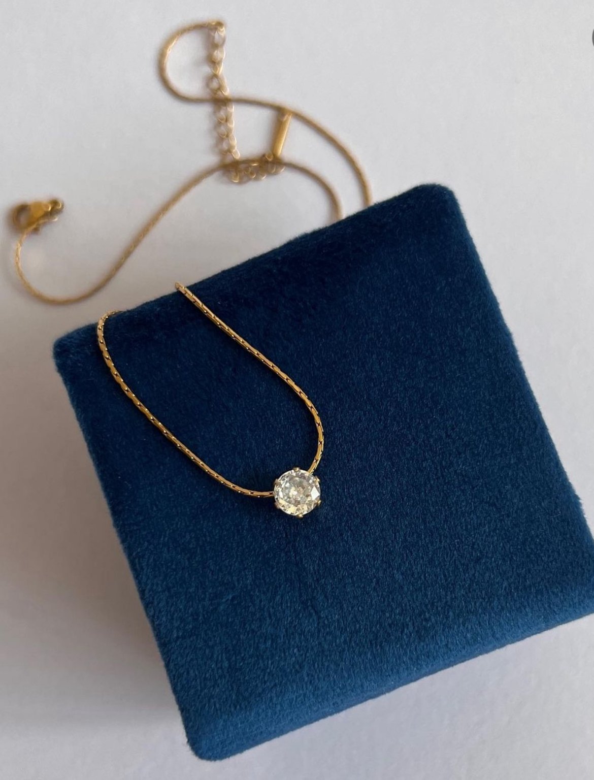 CRYSTAL PENDANT