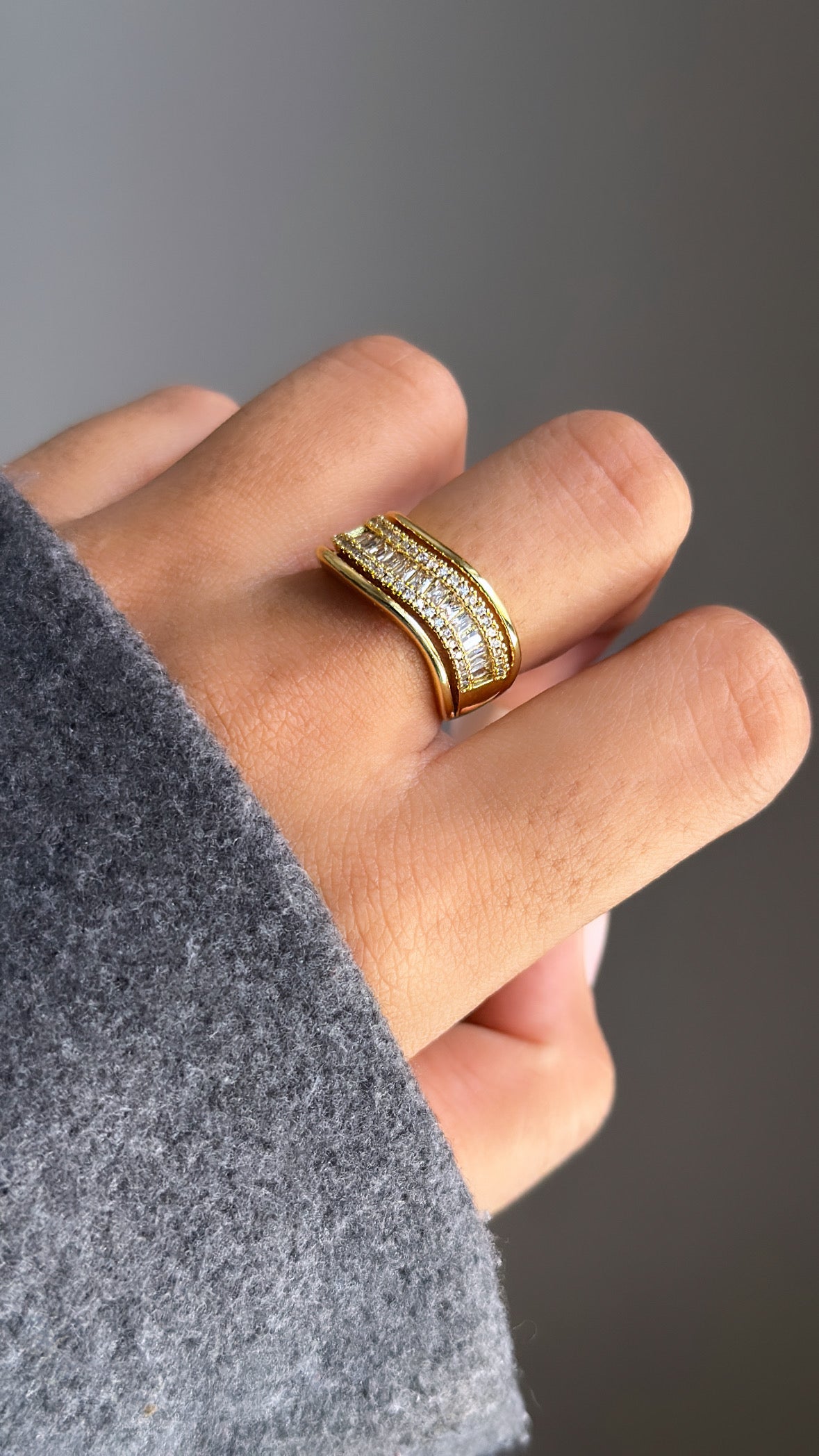 VENESA ADJUSTABLE RING