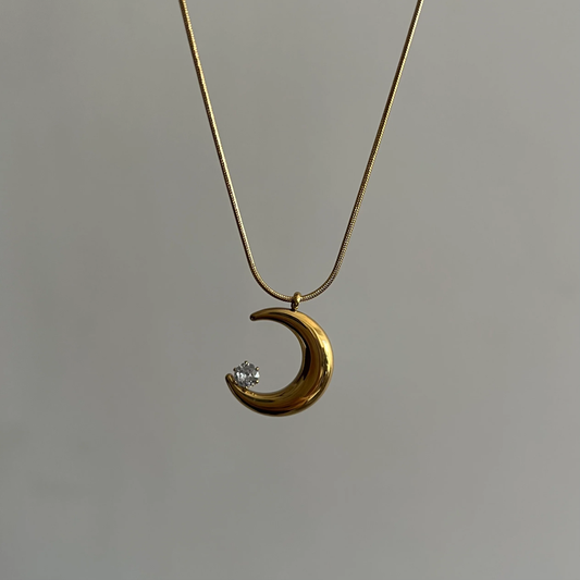 MOON-LIGHT-NECKLACE