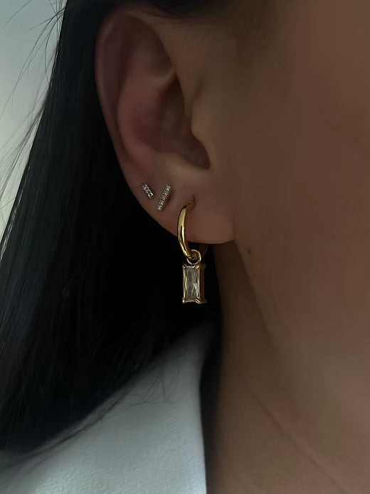 WHITE-DIAMOND-HUGGIES