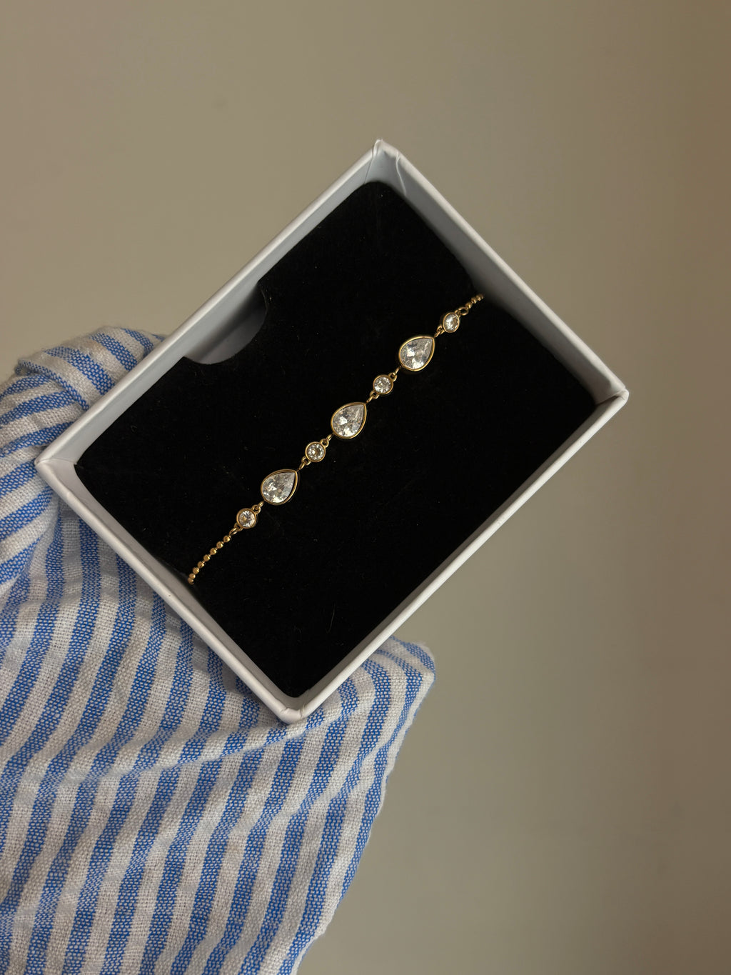 DEWDROP BRACELET