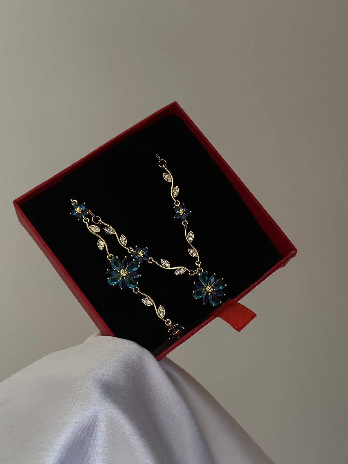 HAZEL NECKLACE &BRACLET COMBO SET
