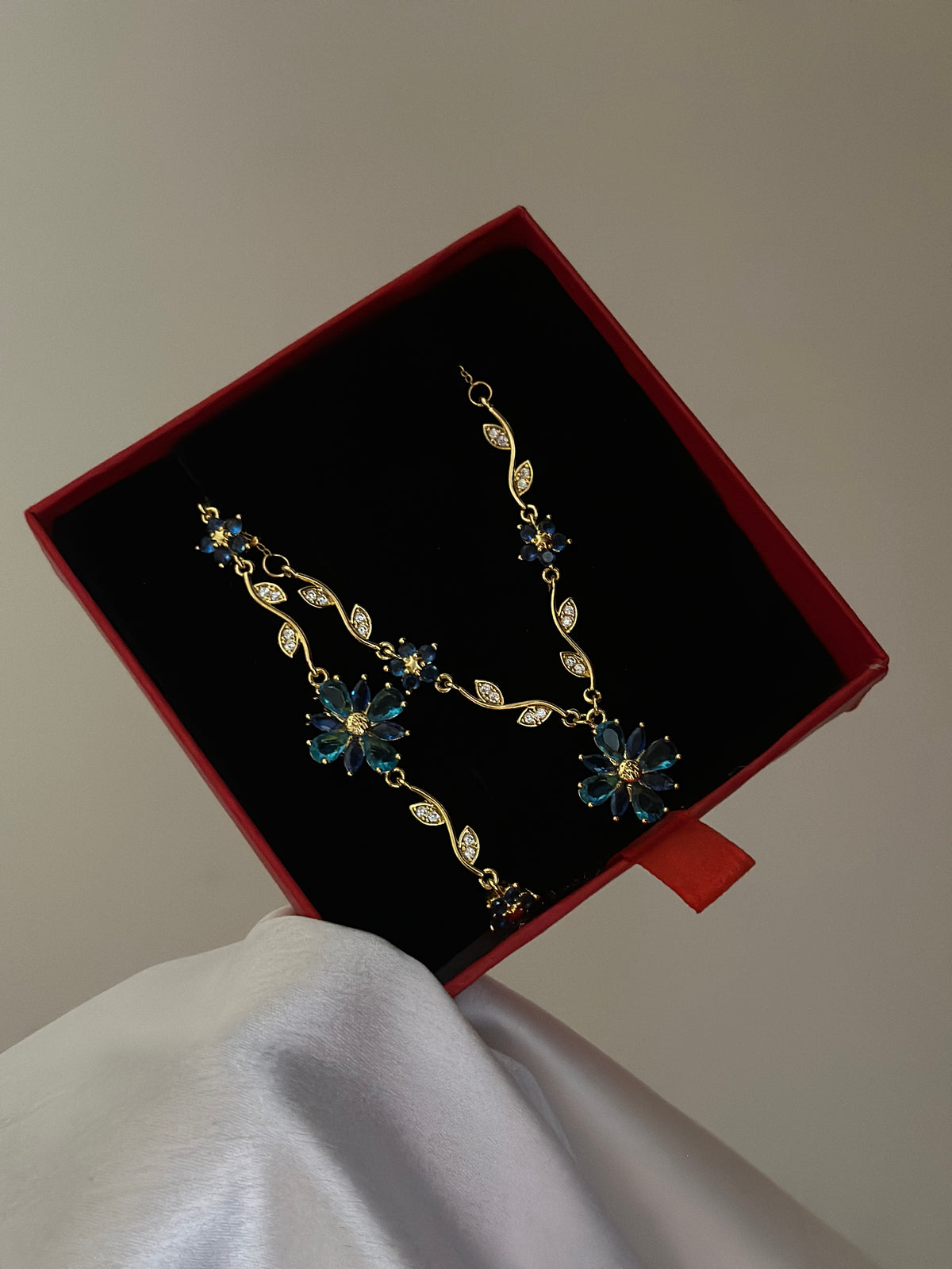 HAZEL NECKLACE &BRACLET COMBO SET