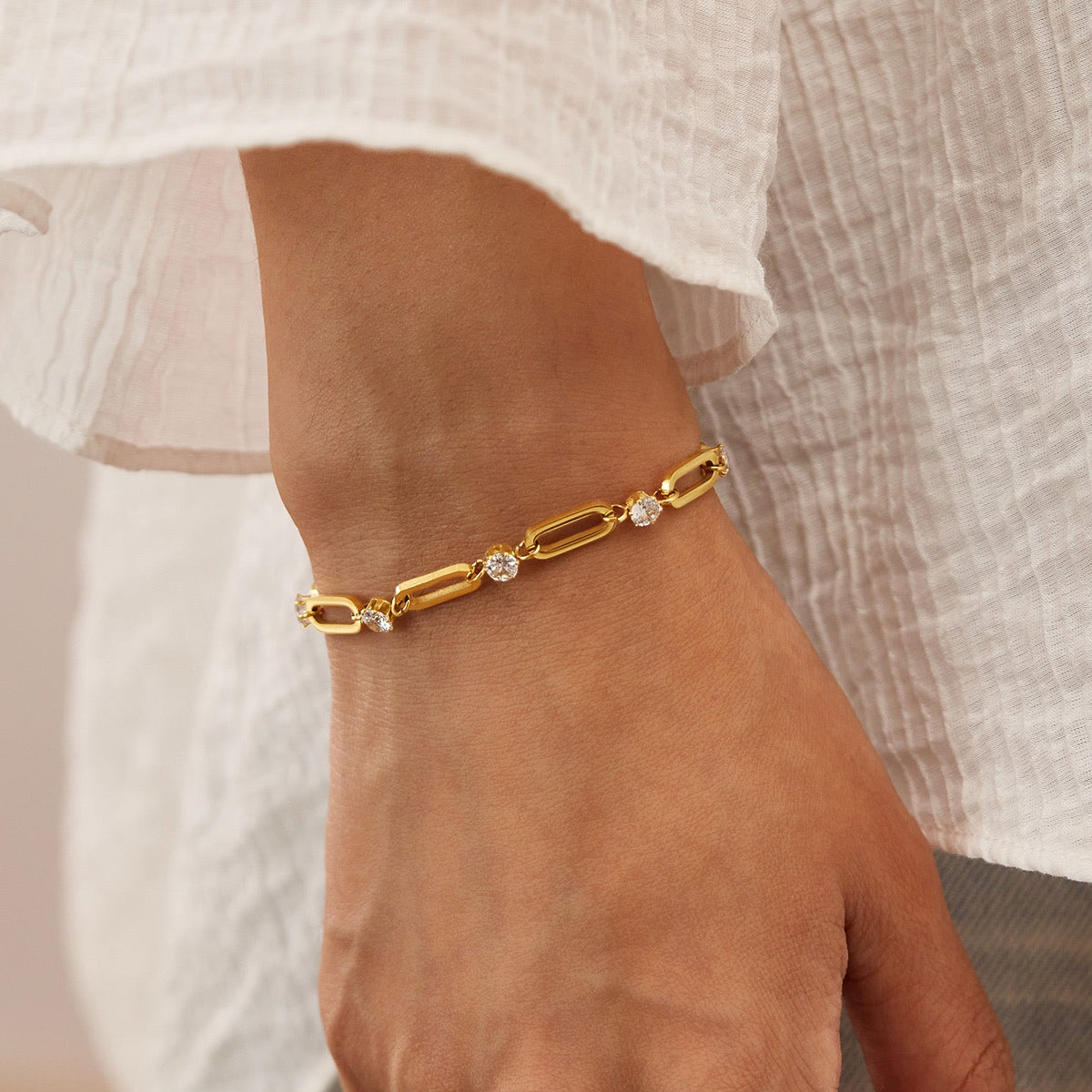 OLIVIA-LINK-CHAIN-BRACELET