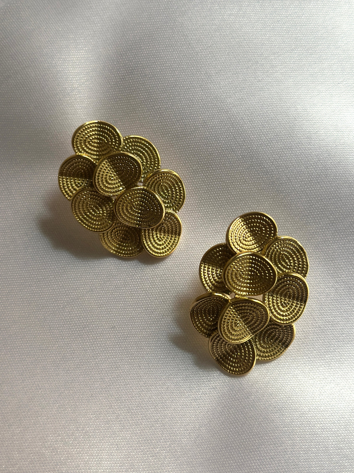 HOLIDAY-STUDS
