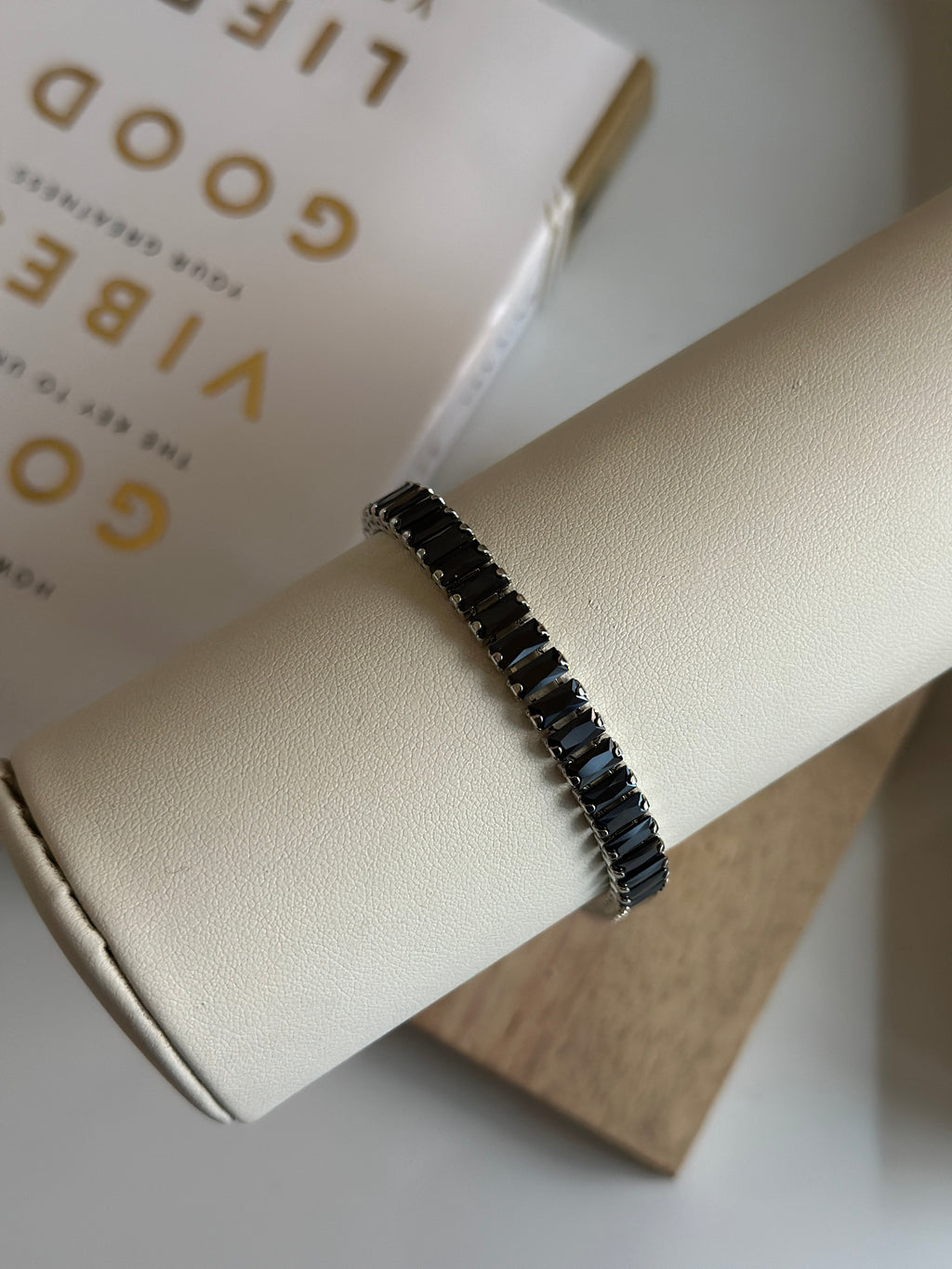 BLACK-TENNIS-BRACELET