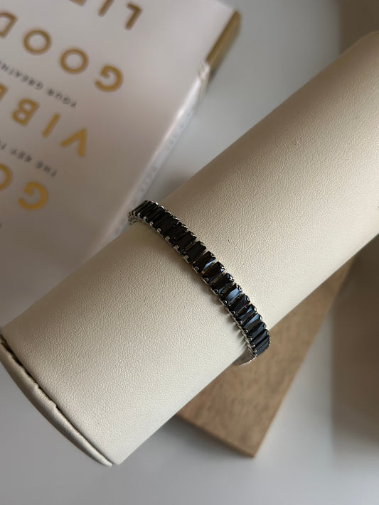 BLACK-TENNIS-BRACELET