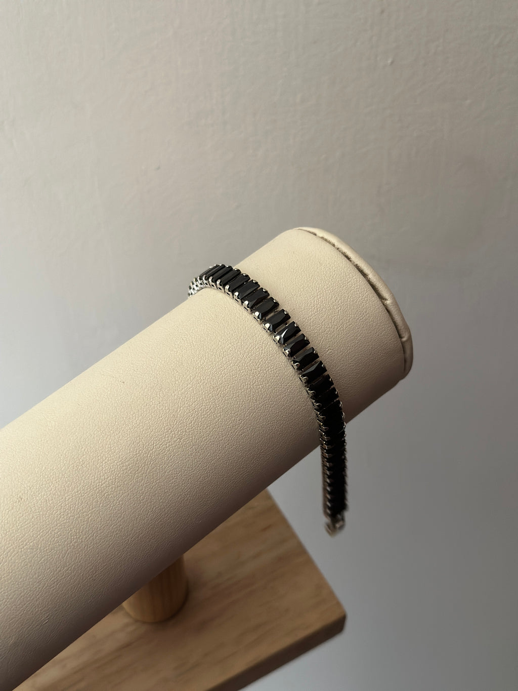 BLACK-TENNIS-BRACELET