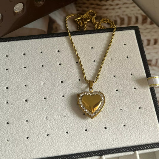 OPEN-HEART-NECKLACE