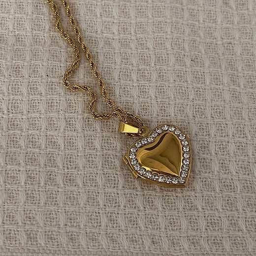 OPEN-HEART-NECKLACE