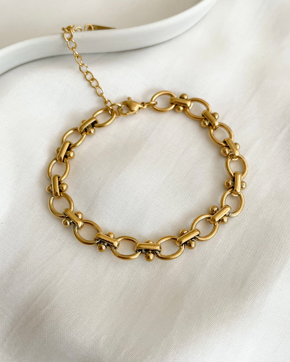 KAIRA-CHAIN-BRACELET