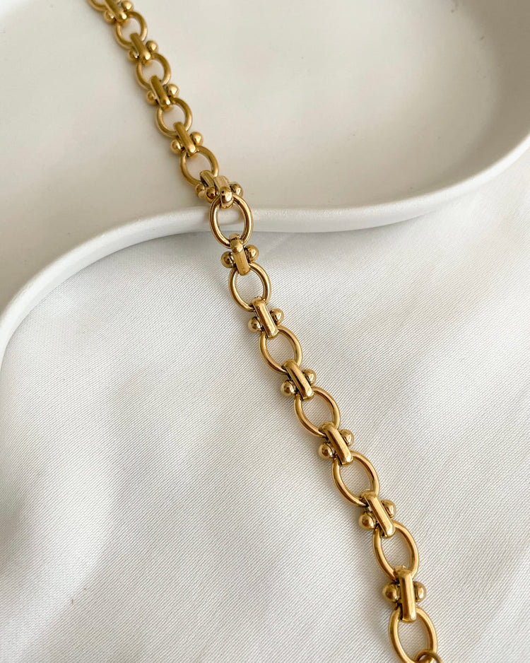 KAIRA-CHAIN-BRACELET