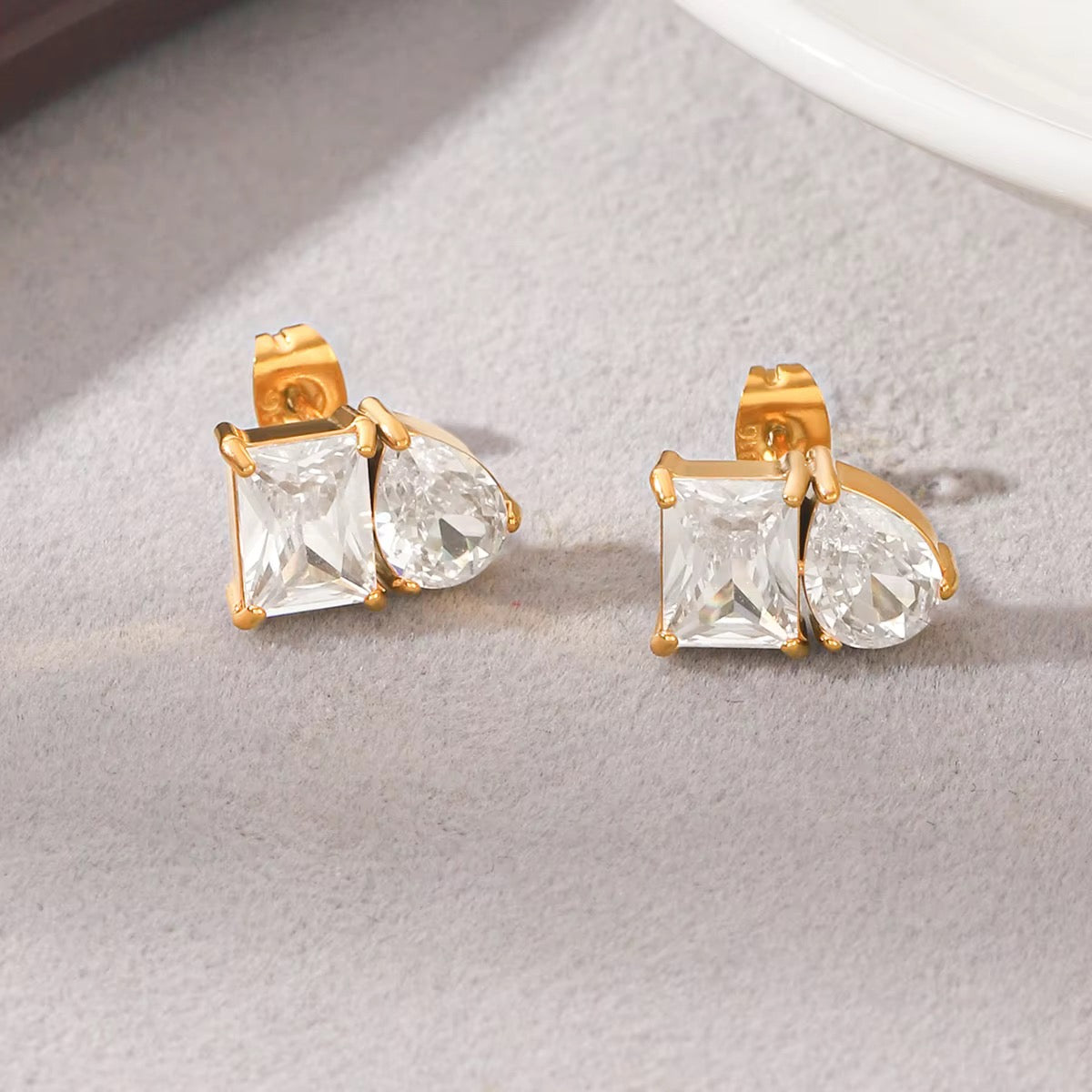 TEARDROP STUDS
