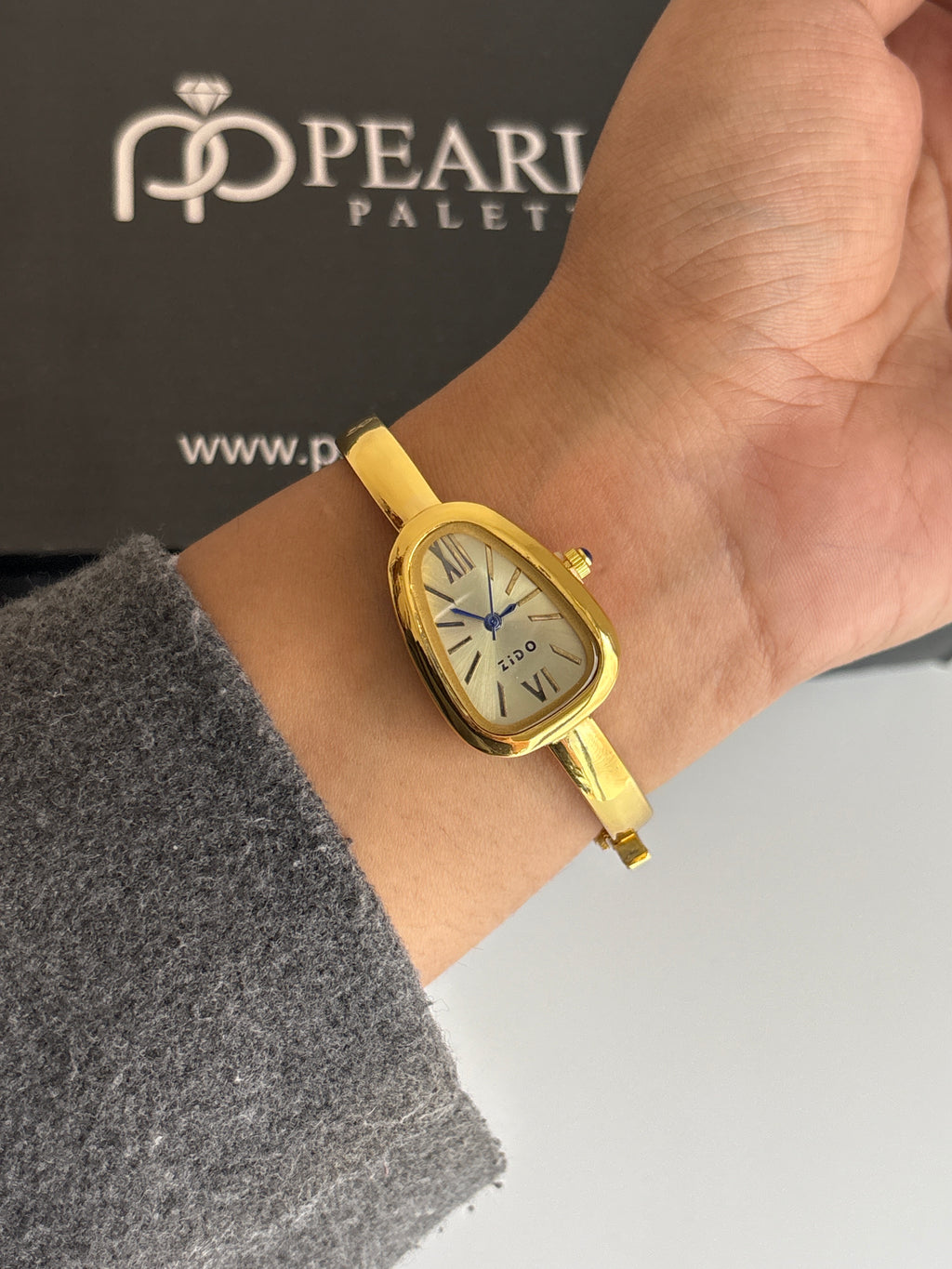AHANA VINTAGE WATCH