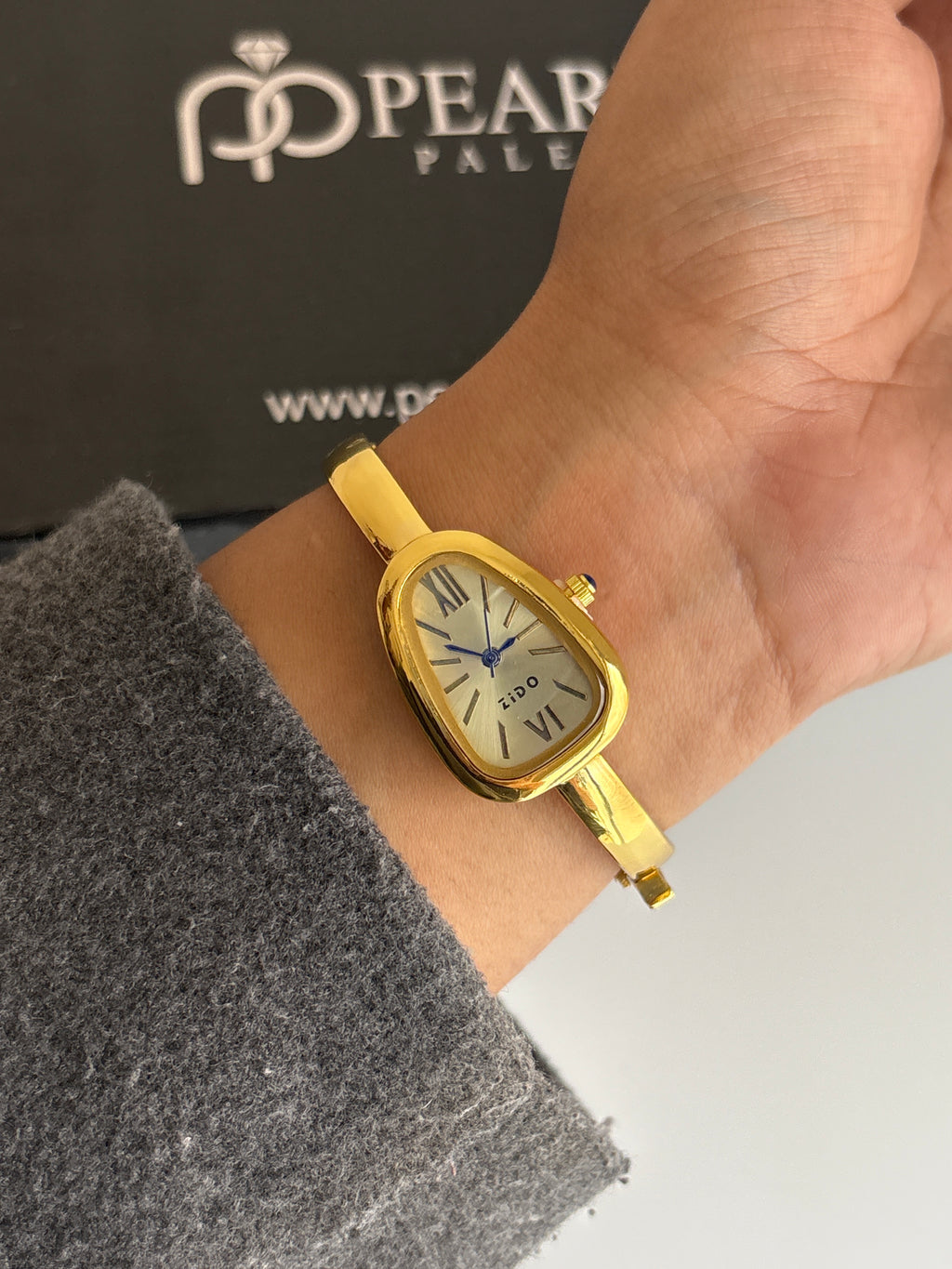 AHANA VINTAGE WATCH
