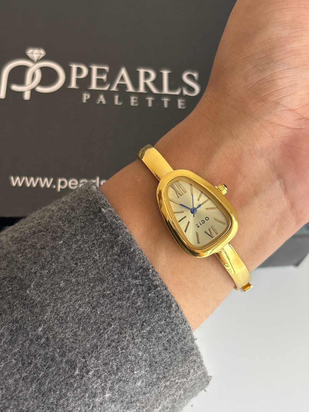 AHANA VINTAGE WATCH